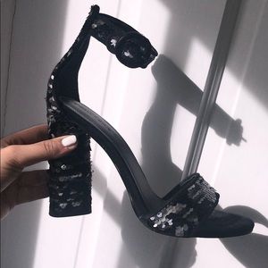 Kendall and Kylie sequence heels 👠